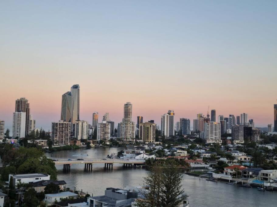Surfers Paradise Penthouse & Rooftop Plunge Pool Holiday home *