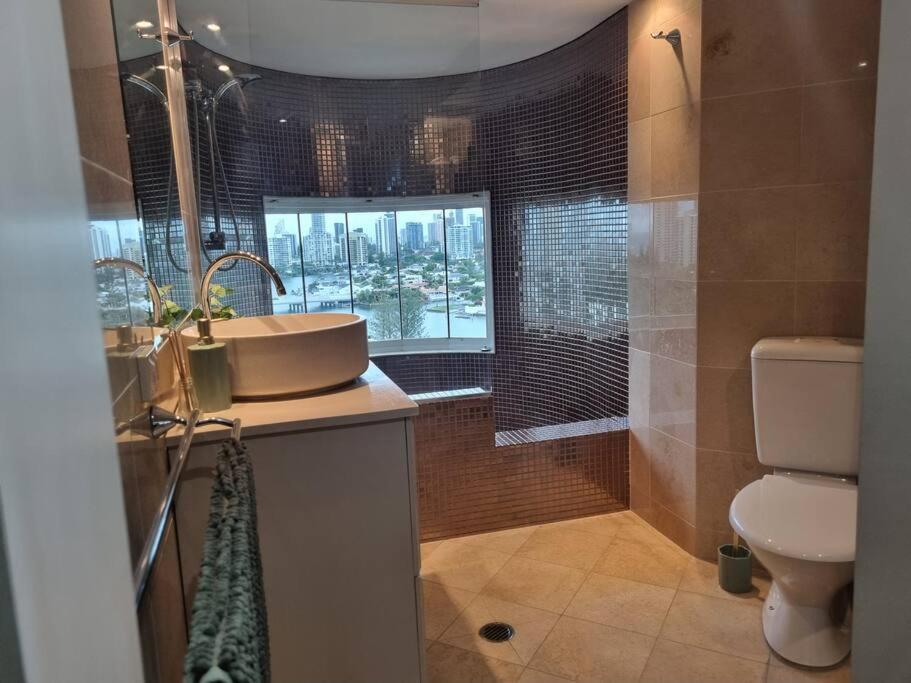 Surfers Paradise Penthouse & Rooftop Plunge Pool *