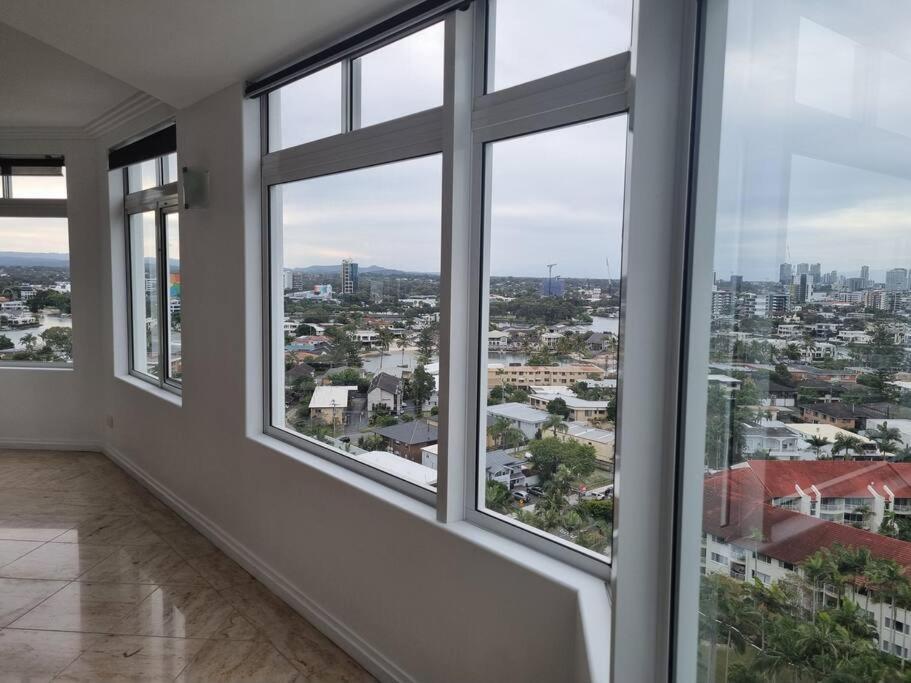 Surfers Paradise Penthouse & Rooftop Plunge Pool