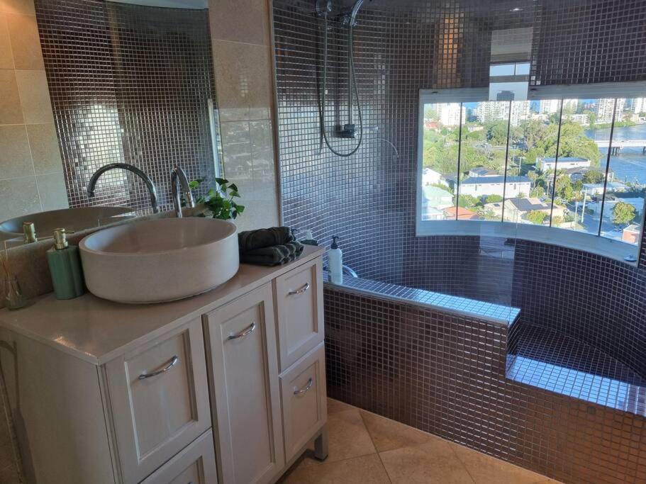 Surfers Paradise Penthouse & Rooftop Plunge Pool