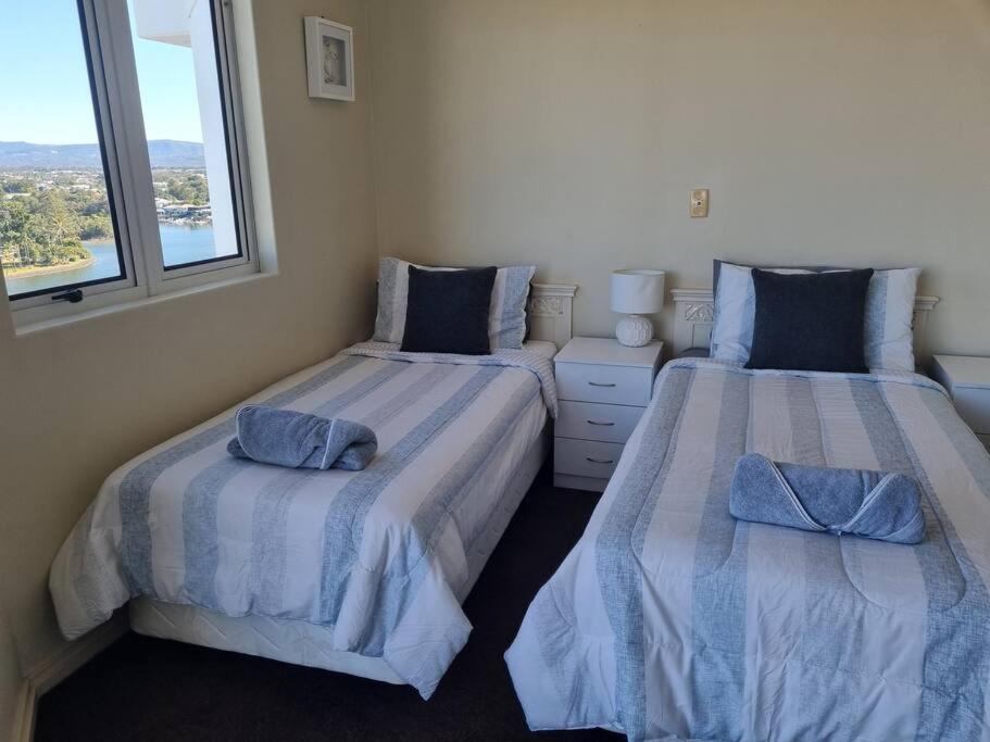 Surfers Paradise Penthouse & Rooftop Plunge Pool