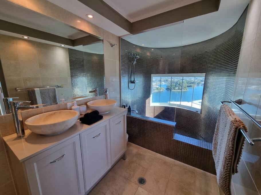 Surfers Paradise Penthouse & Rooftop Plunge Pool