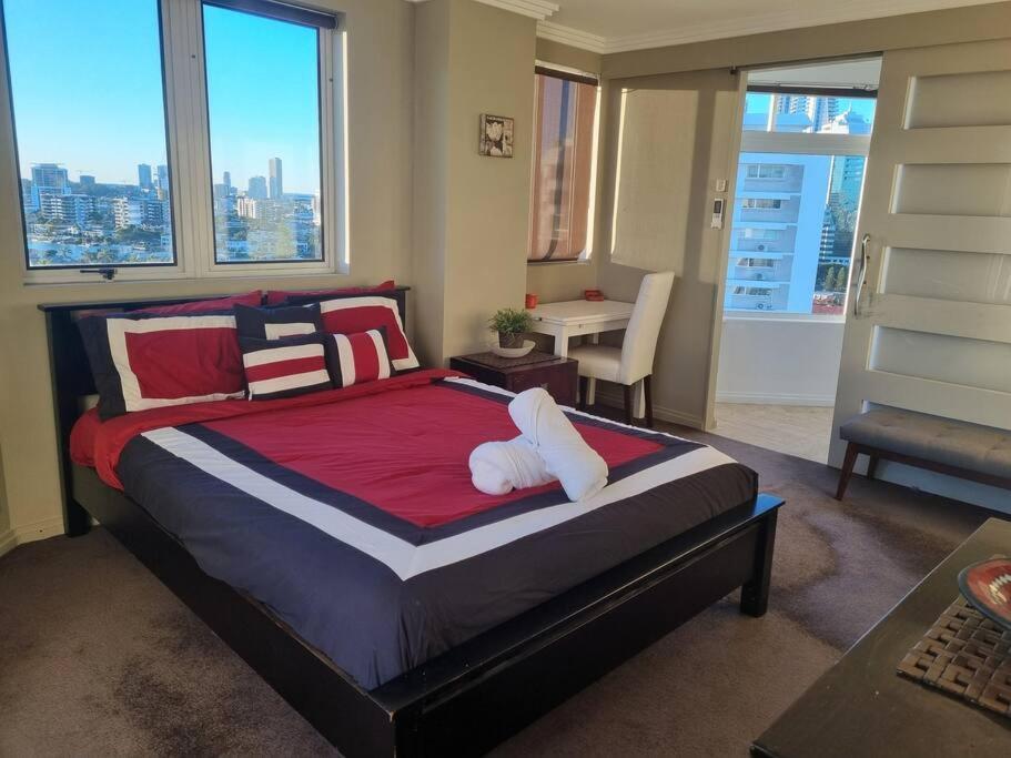 Surfers Paradise Penthouse & Rooftop Plunge Pool Holiday home *