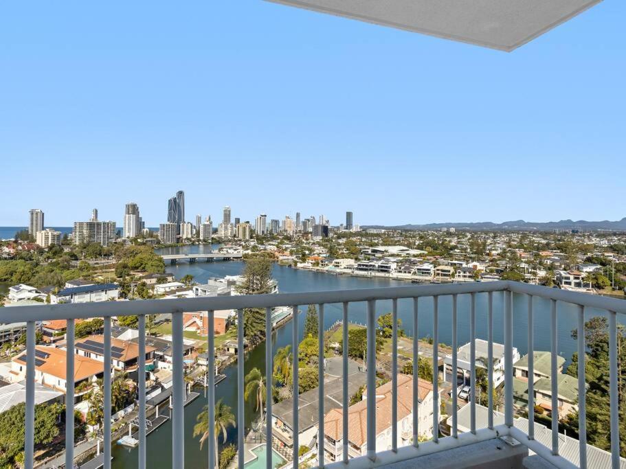 Surfers Paradise Penthouse & Rooftop Plunge Pool Holiday home *