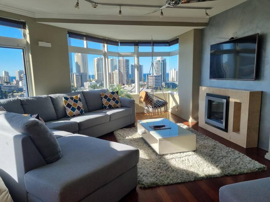 Holiday home Surfers Paradise Penthouse & Rooftop Plunge Pool Gold Coast