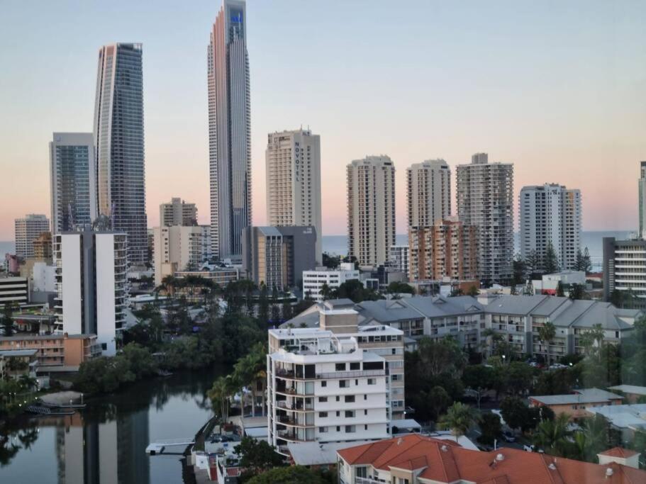 Surfers Paradise Penthouse & Rooftop Plunge Pool * Gold Coast