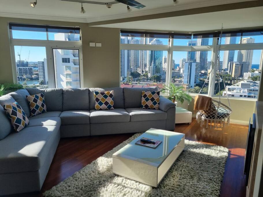 Surfers Paradise Penthouse & Rooftop Plunge Pool