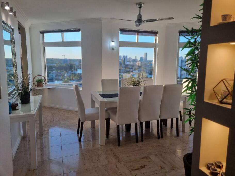 Surfers Paradise Penthouse & Rooftop Plunge Pool Gold Coast