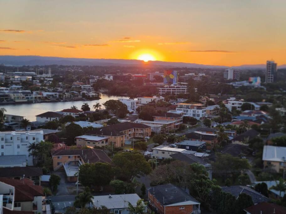 Surfers Paradise Penthouse & Rooftop Plunge Pool Holiday home