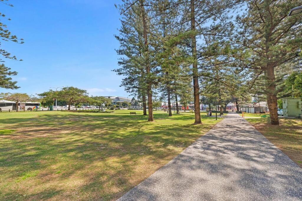 Apartment Park Views & Luxe Amenities In Broadbeach