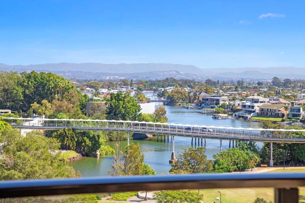 Park Views & Luxe Amenities In Broadbeach Apartment Gold Coast