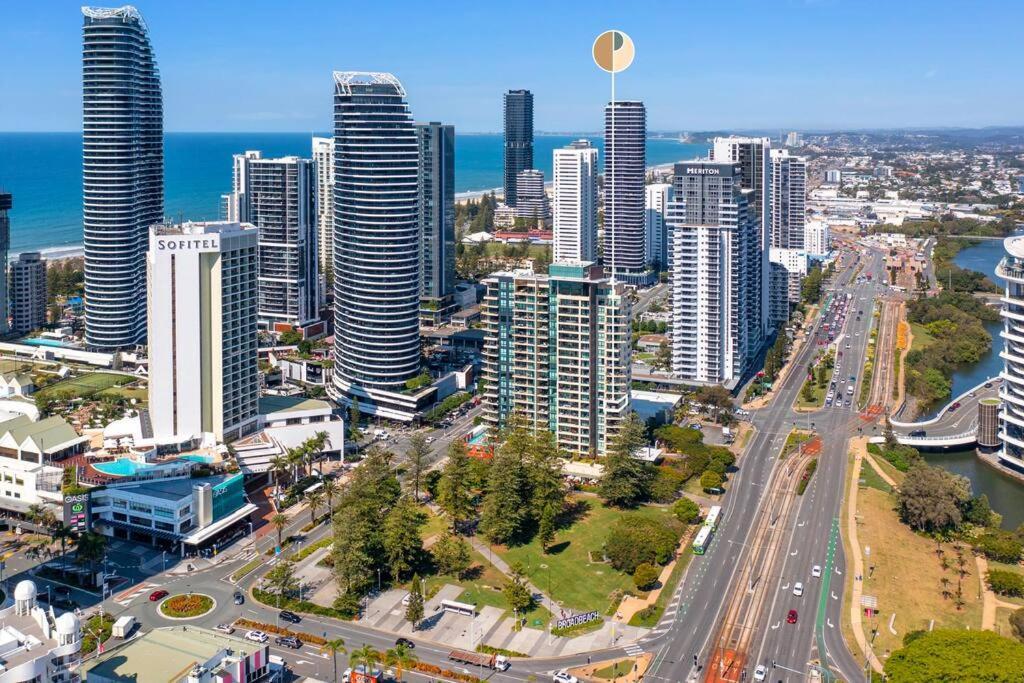 Park Views & Luxe Amenities In Broadbeach