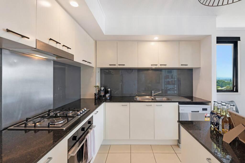 Park Views & Luxe Amenities In Broadbeach * Gold Coast