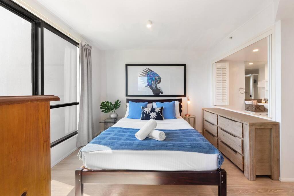 Park Views & Luxe Amenities In Broadbeach