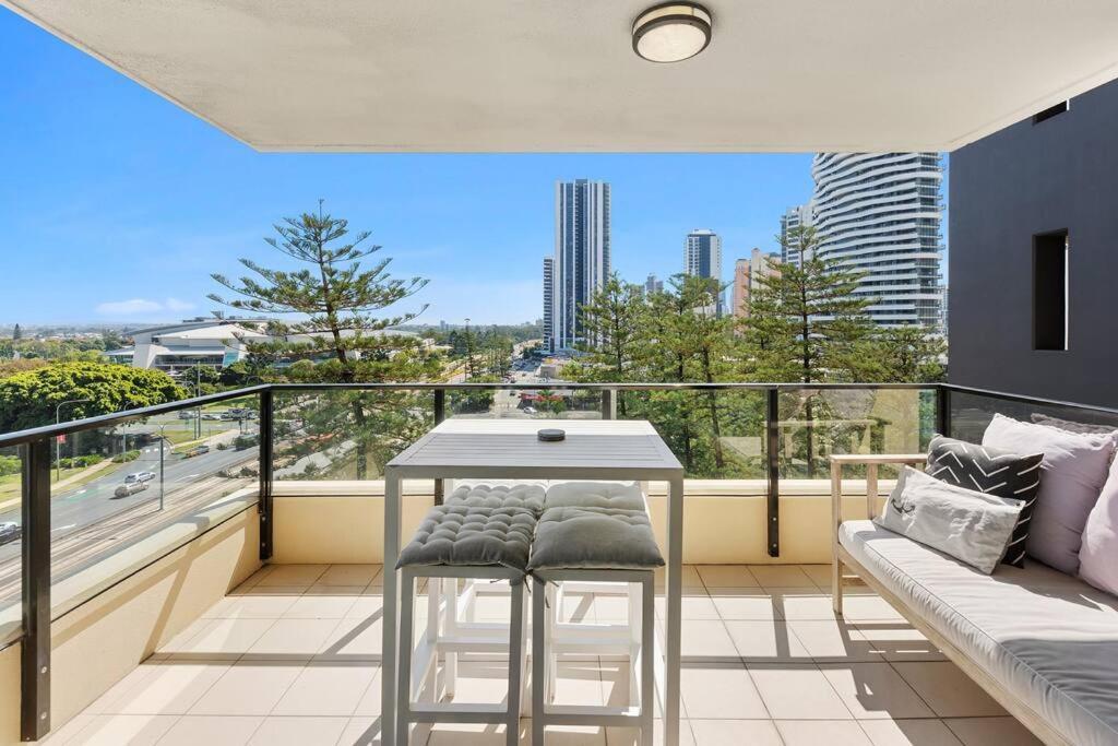 Apartment Park Views & Luxe Amenities In Broadbeach