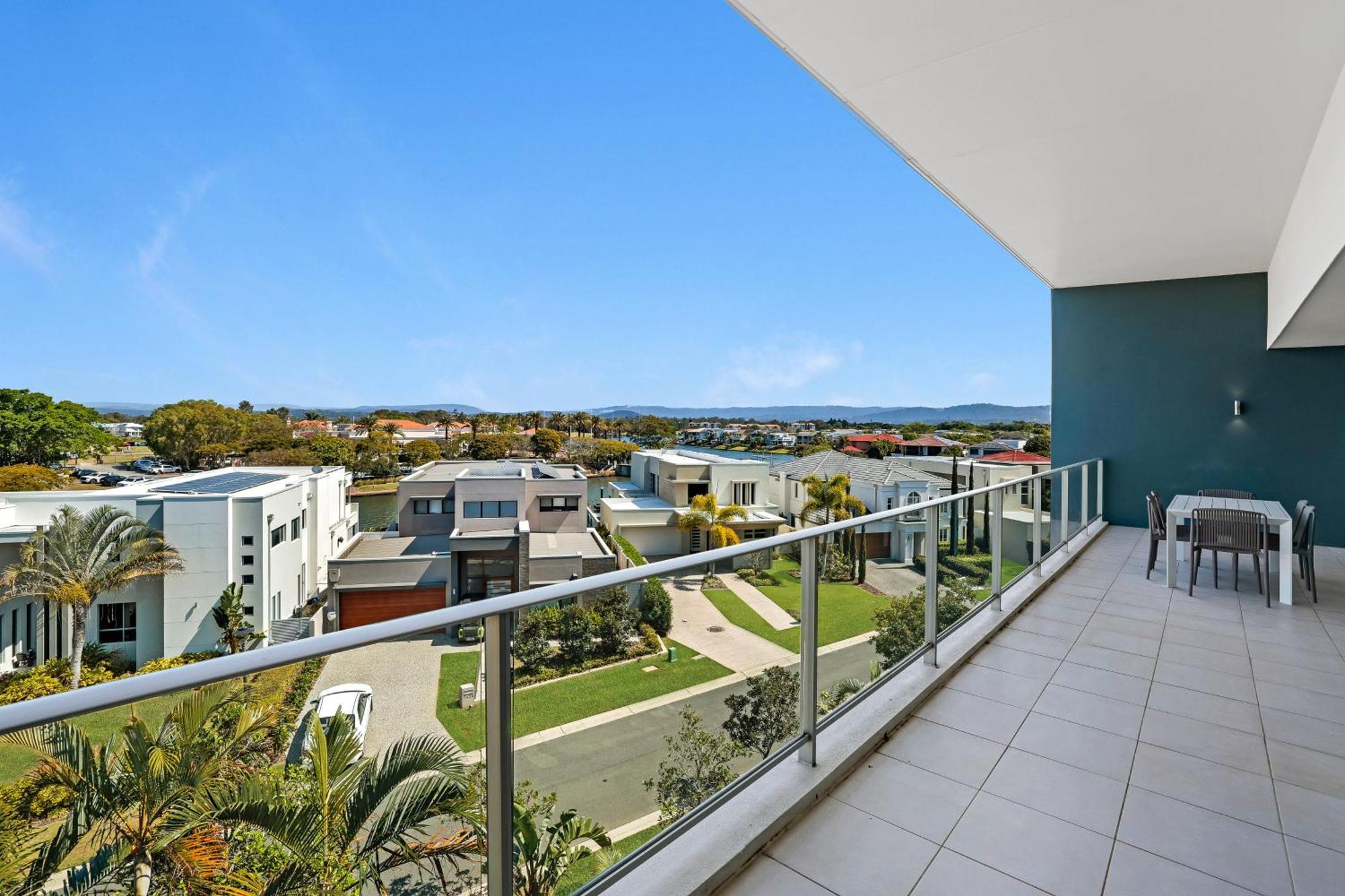 Azzura Greens 5* Gold Coast