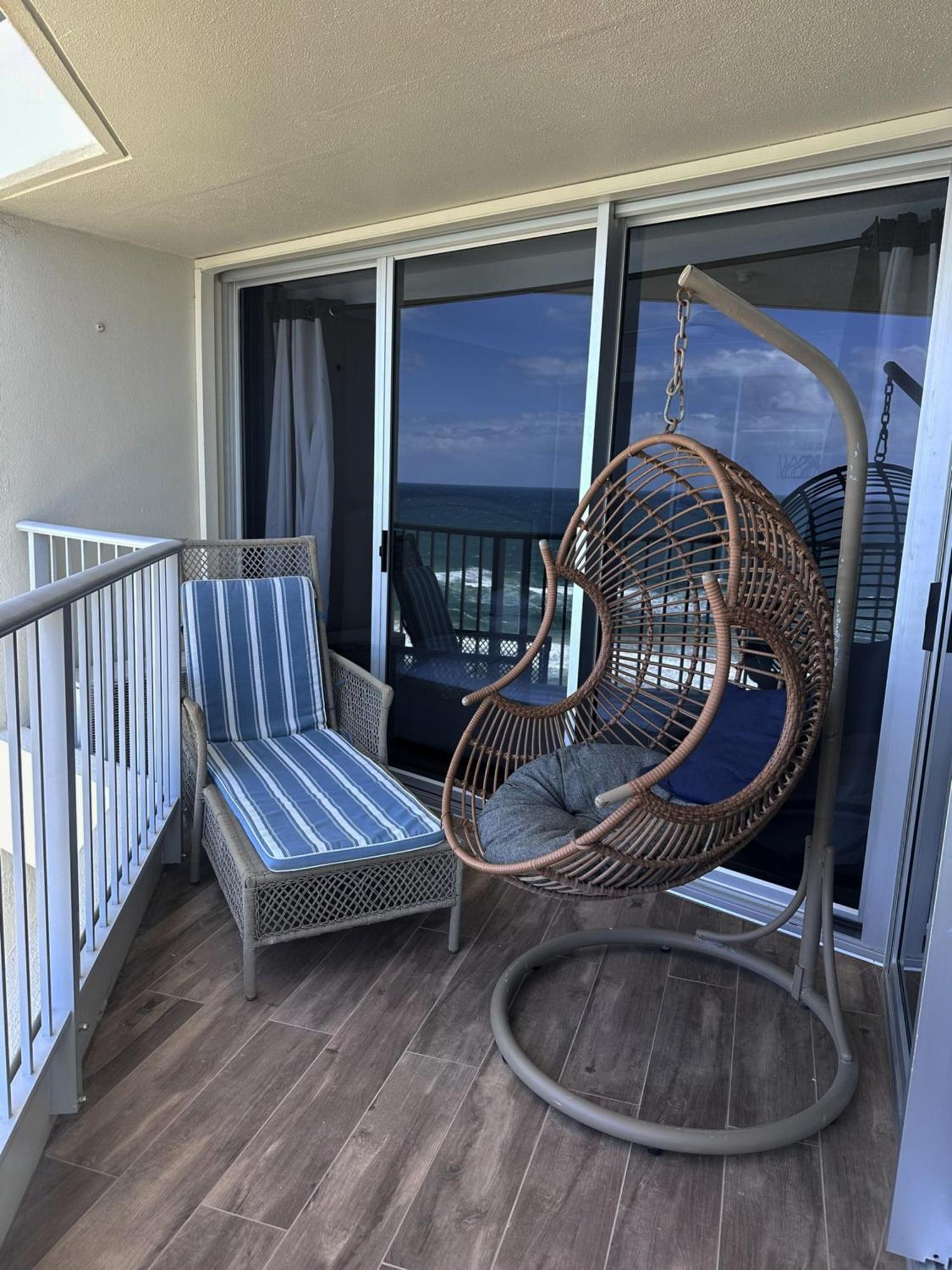Absolutely Stunning! On The !!! Apartment *