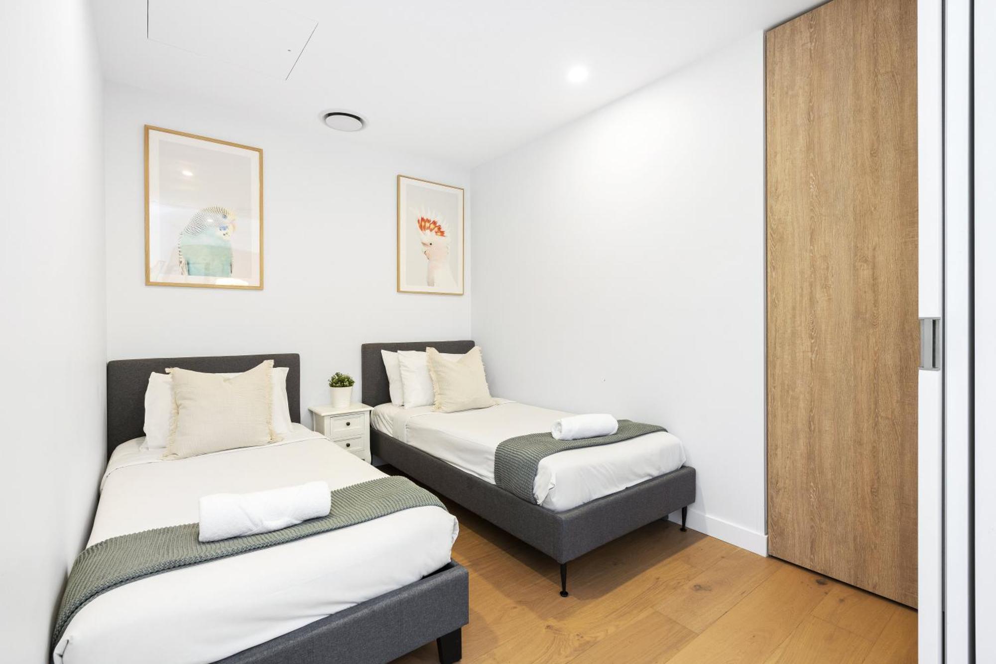 2 Bedroom 1 Bathroom Private At Casino - Paid Parking Only *