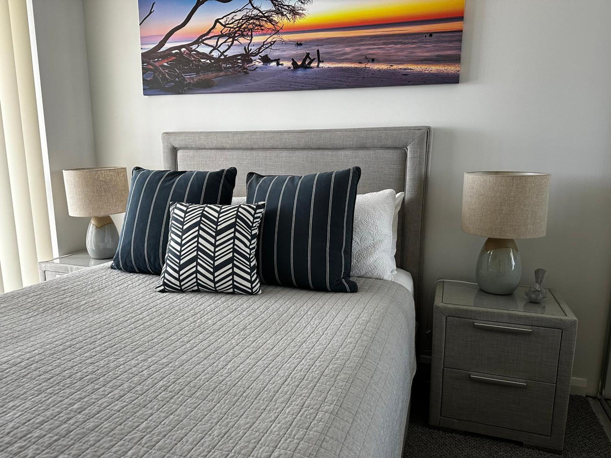 Broadwater Parklands Paradise-one & Two Bedroom *
