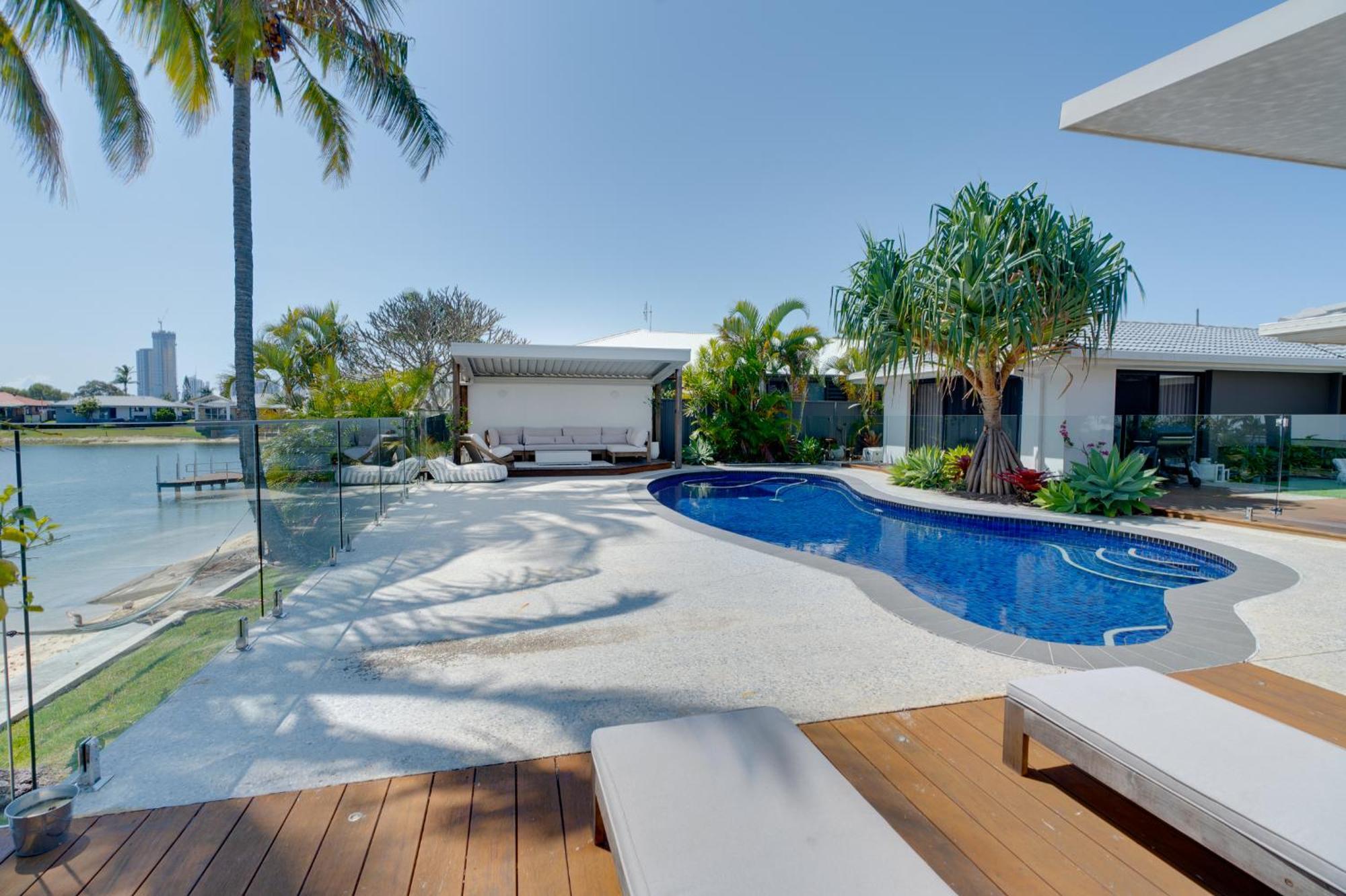 Luxury 4-br Retreat Apartment Gold Coast