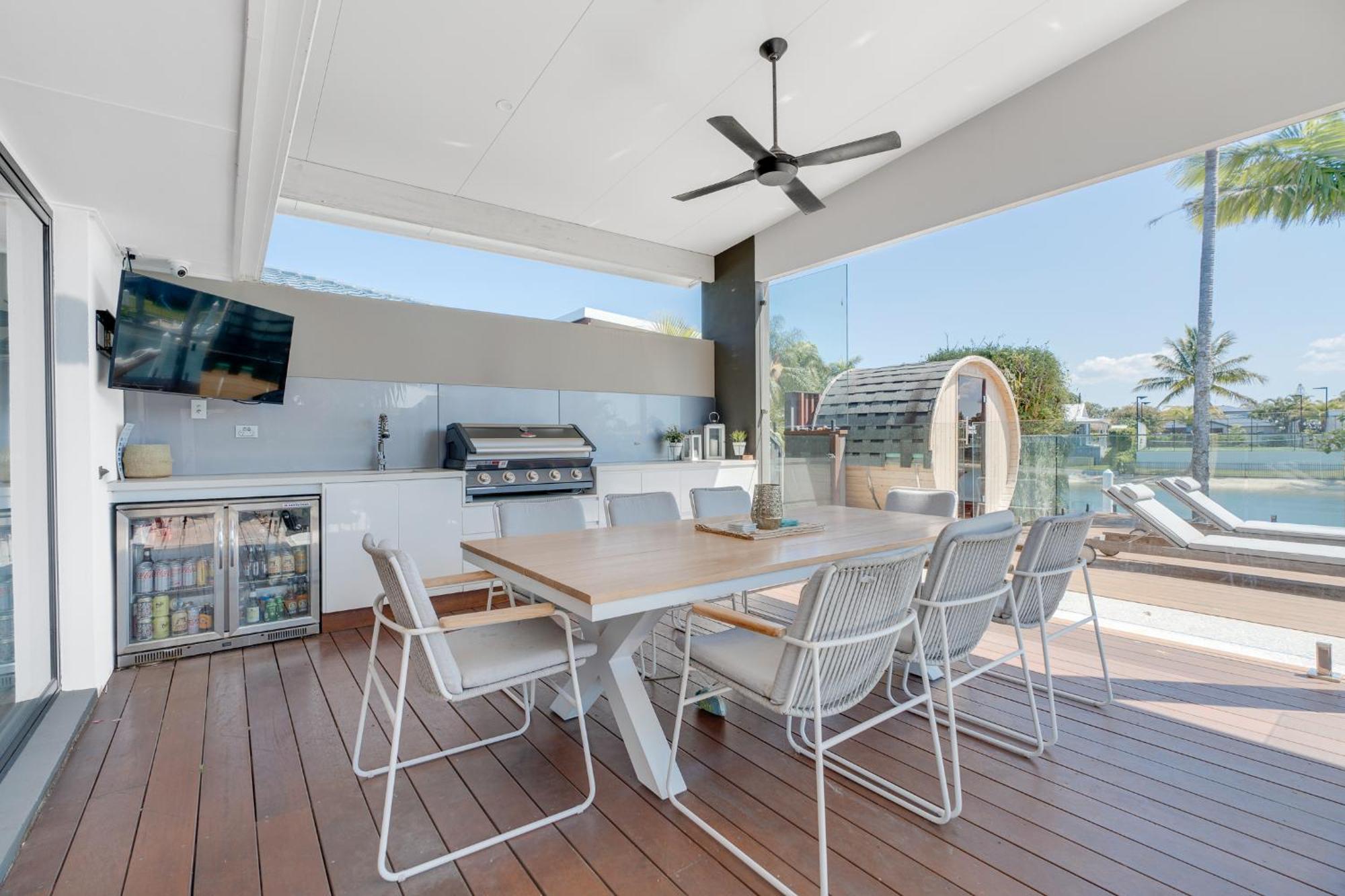 Luxury 4-br Retreat Gold Coast
