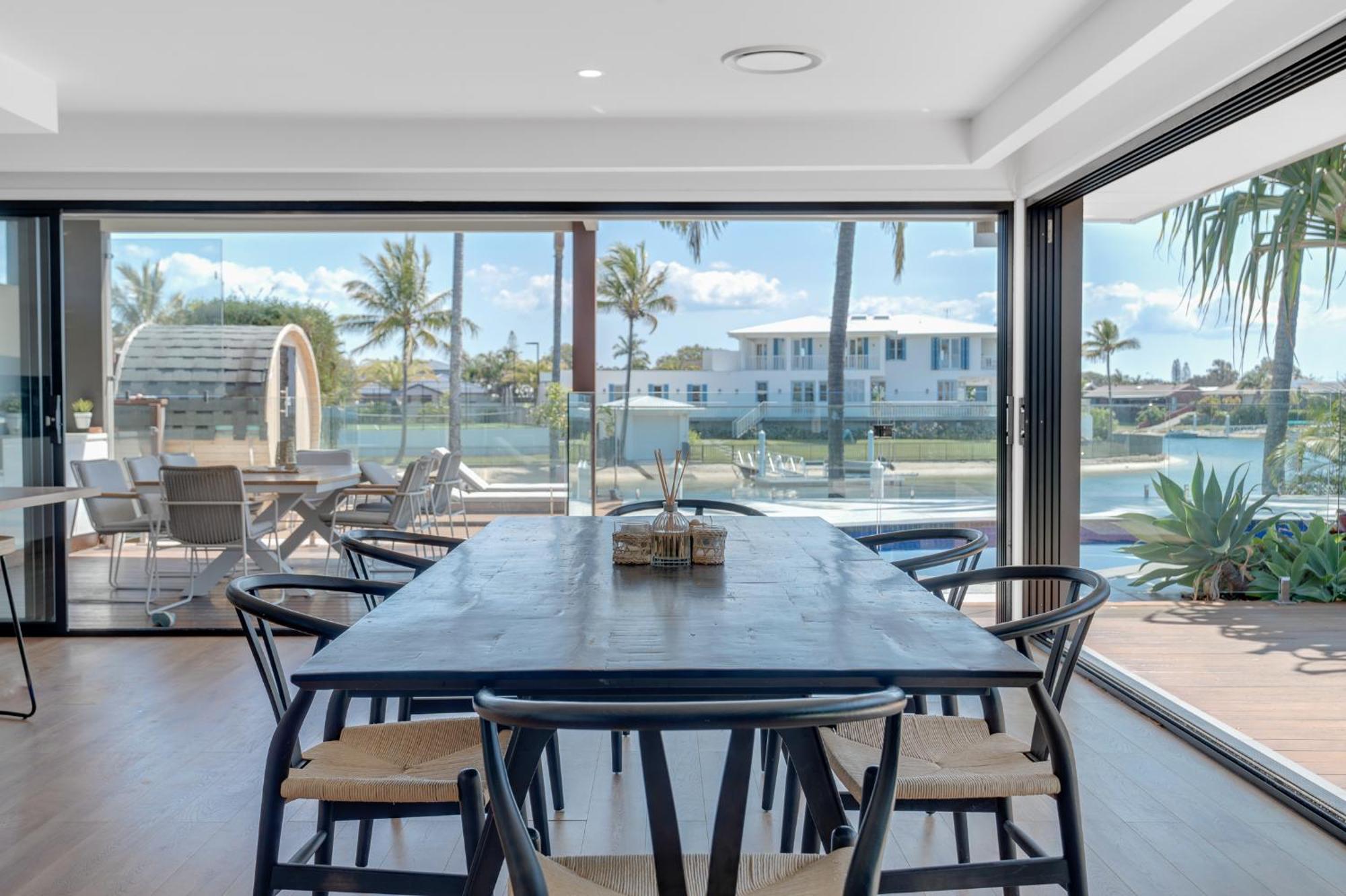 Luxury 4-br Retreat Gold Coast