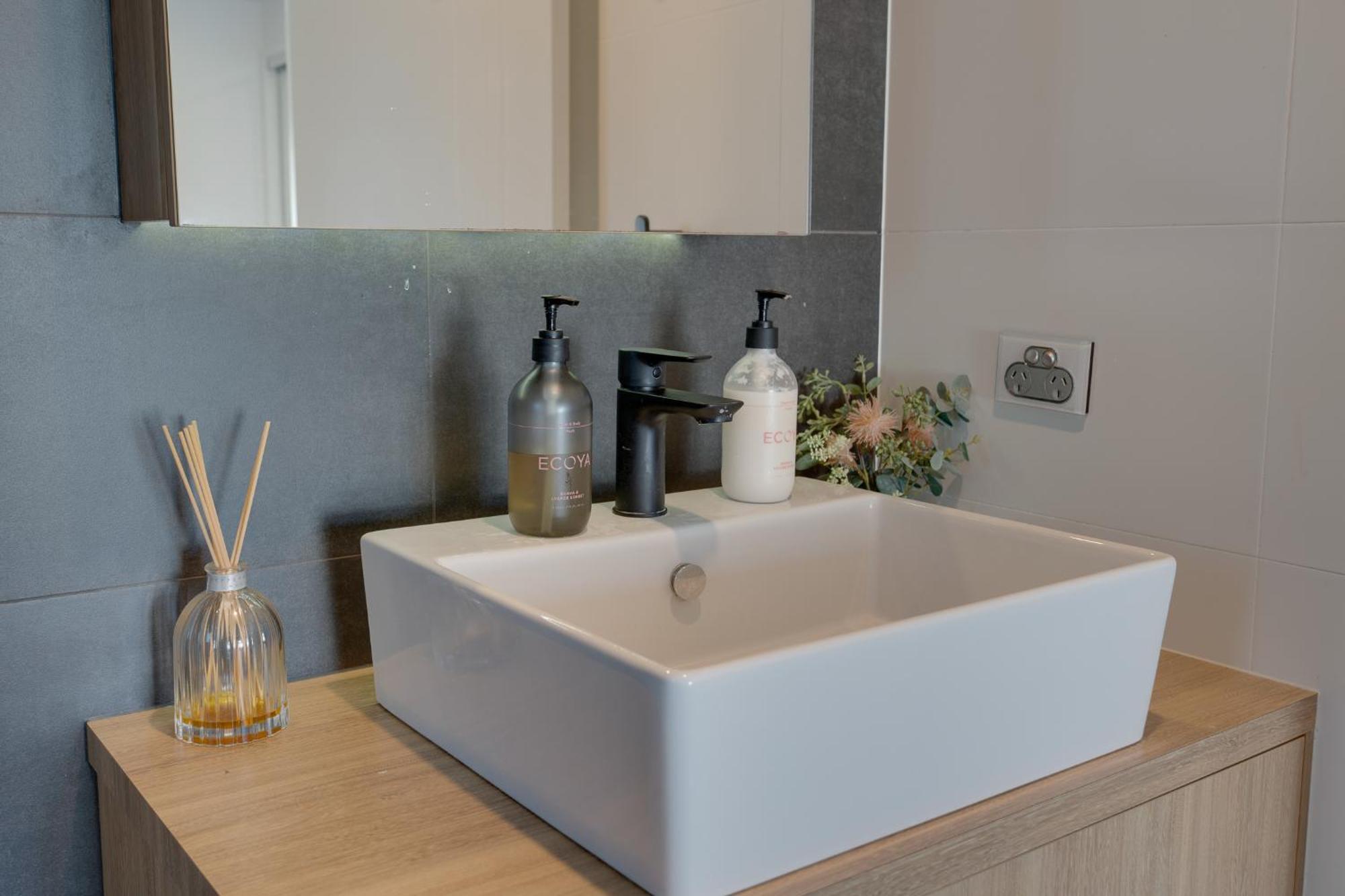 Luxury 4-br Retreat Apartment