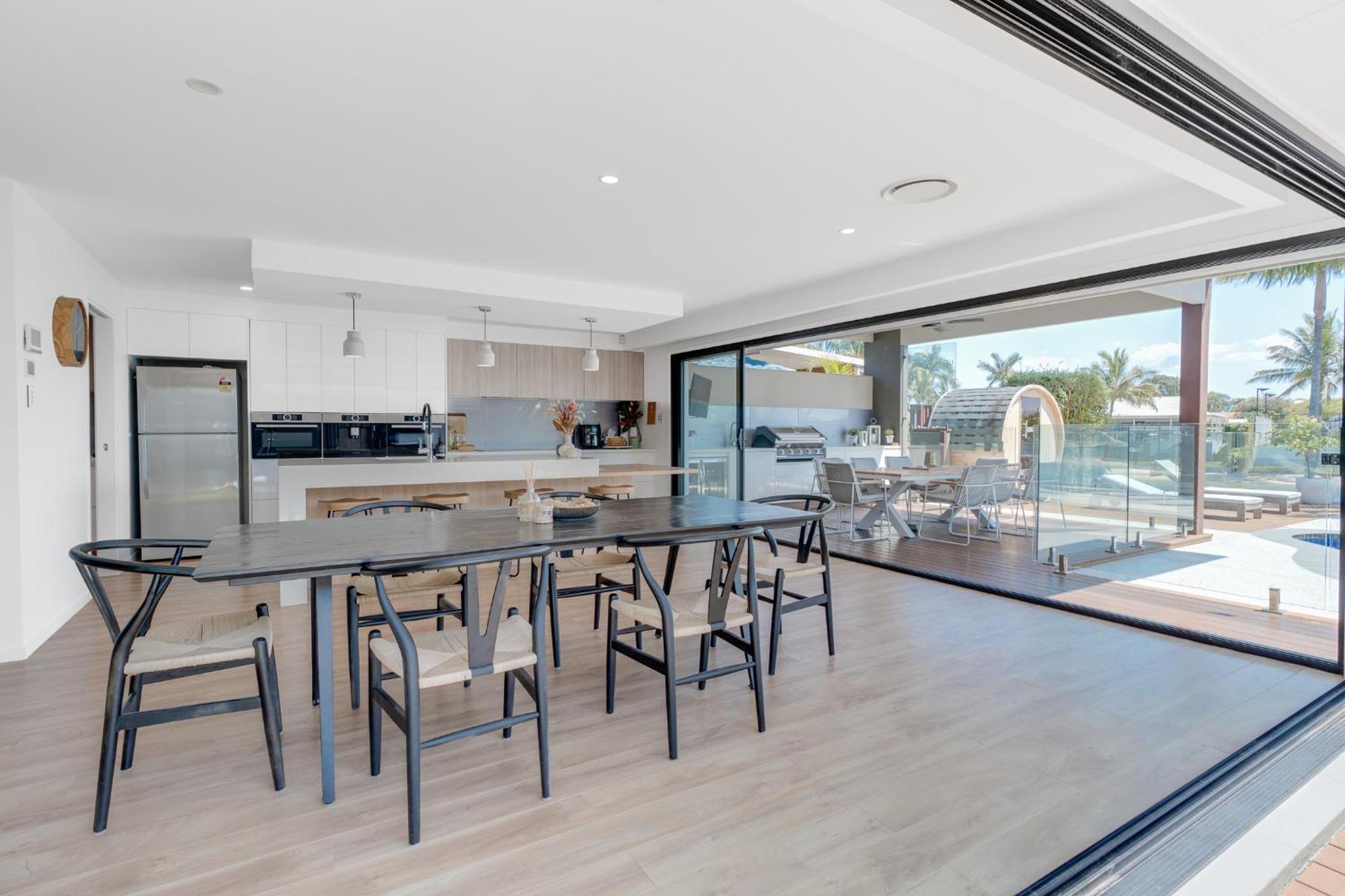 Luxury 4-br Retreat Apartment Gold Coast
