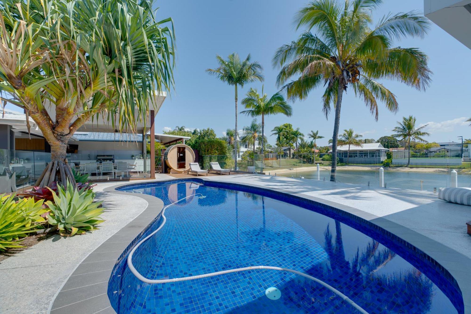 Luxury 4-br Retreat Apartment Gold Coast