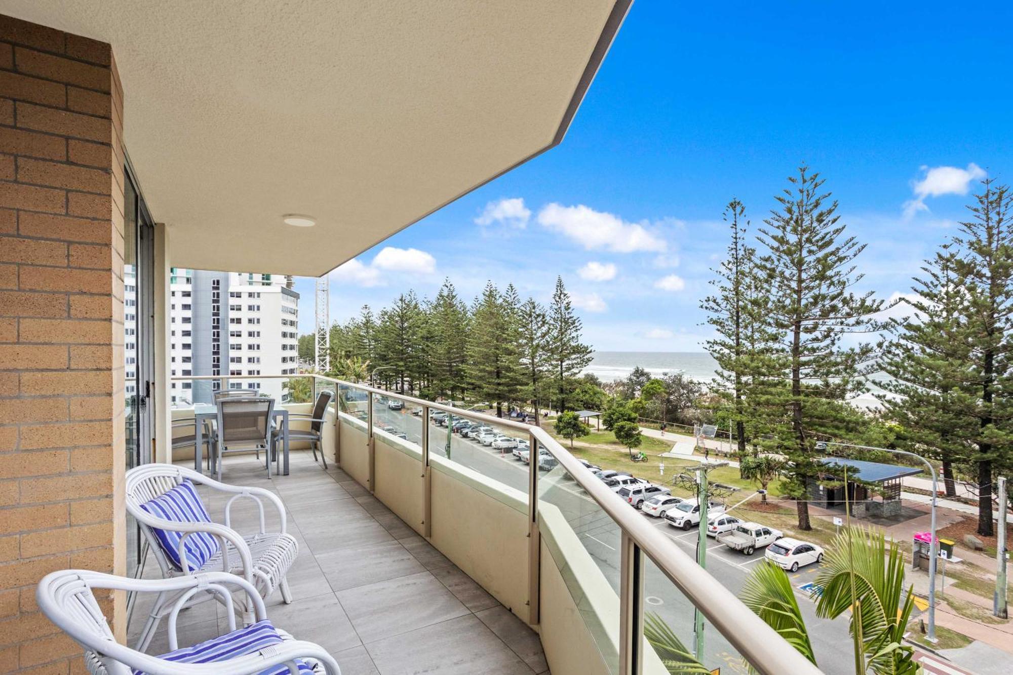 Apartment Iconic Burleigh Beachfront, 2 Bedroom Gold Coast