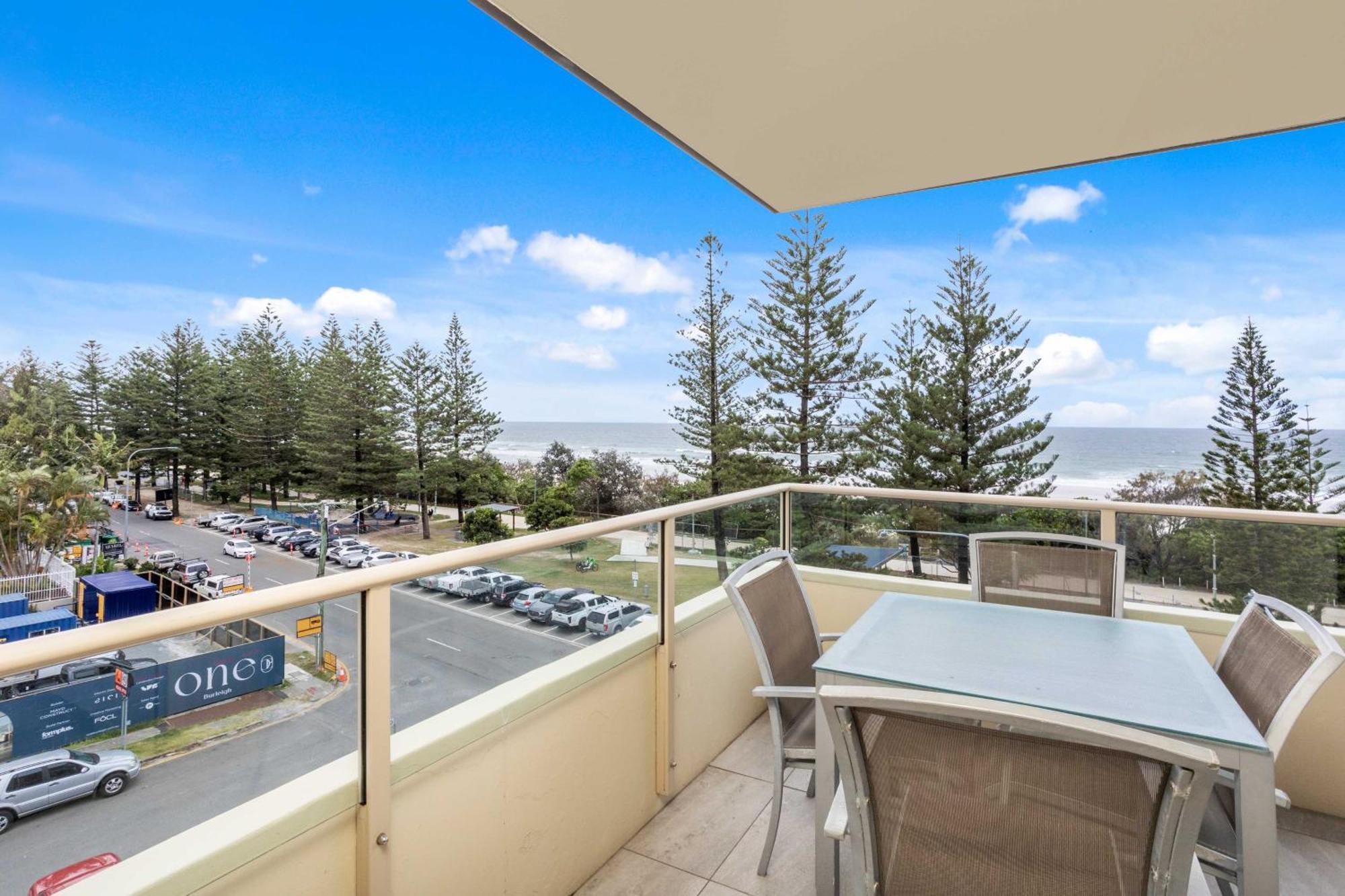 Apartment Iconic Burleigh Beachfront, 2 Bedroom