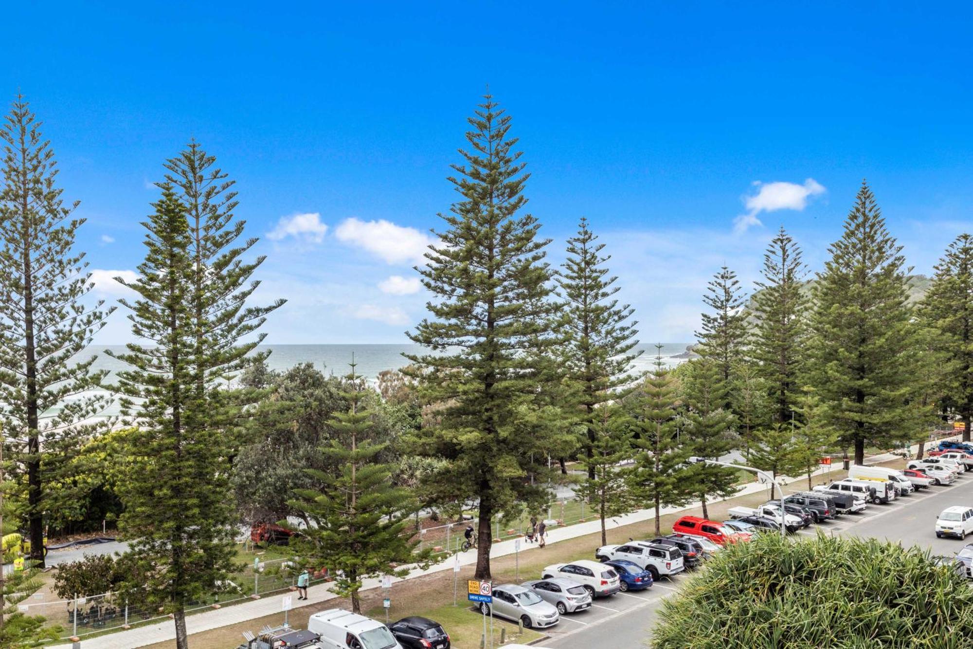 Apartment Iconic Burleigh Beachfront, 2 Bedroom *