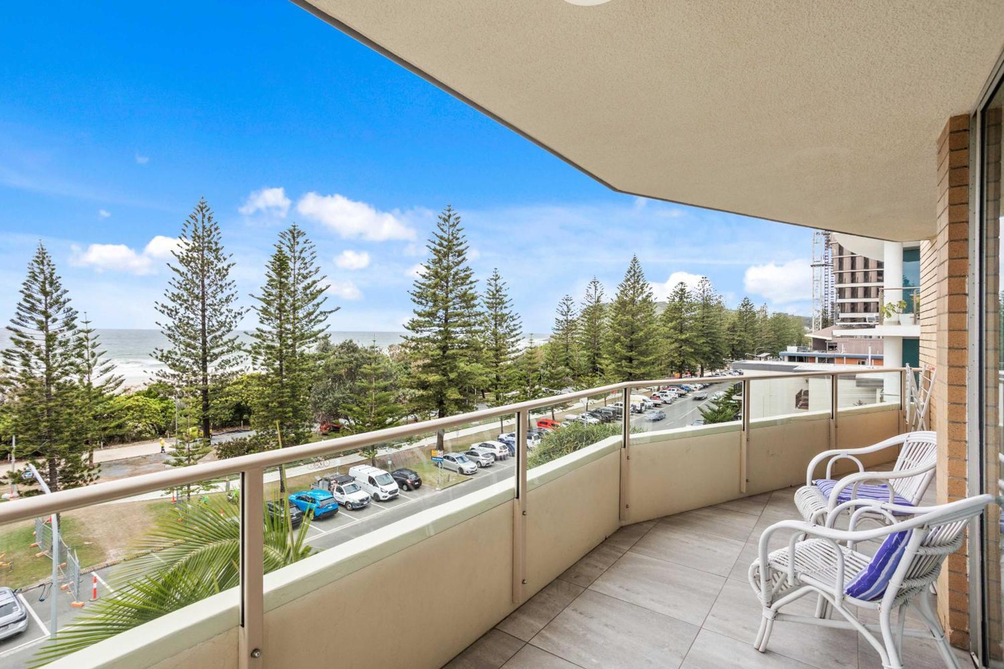 Iconic Burleigh Beachfront, 2 Bedroom Apartment Gold Coast