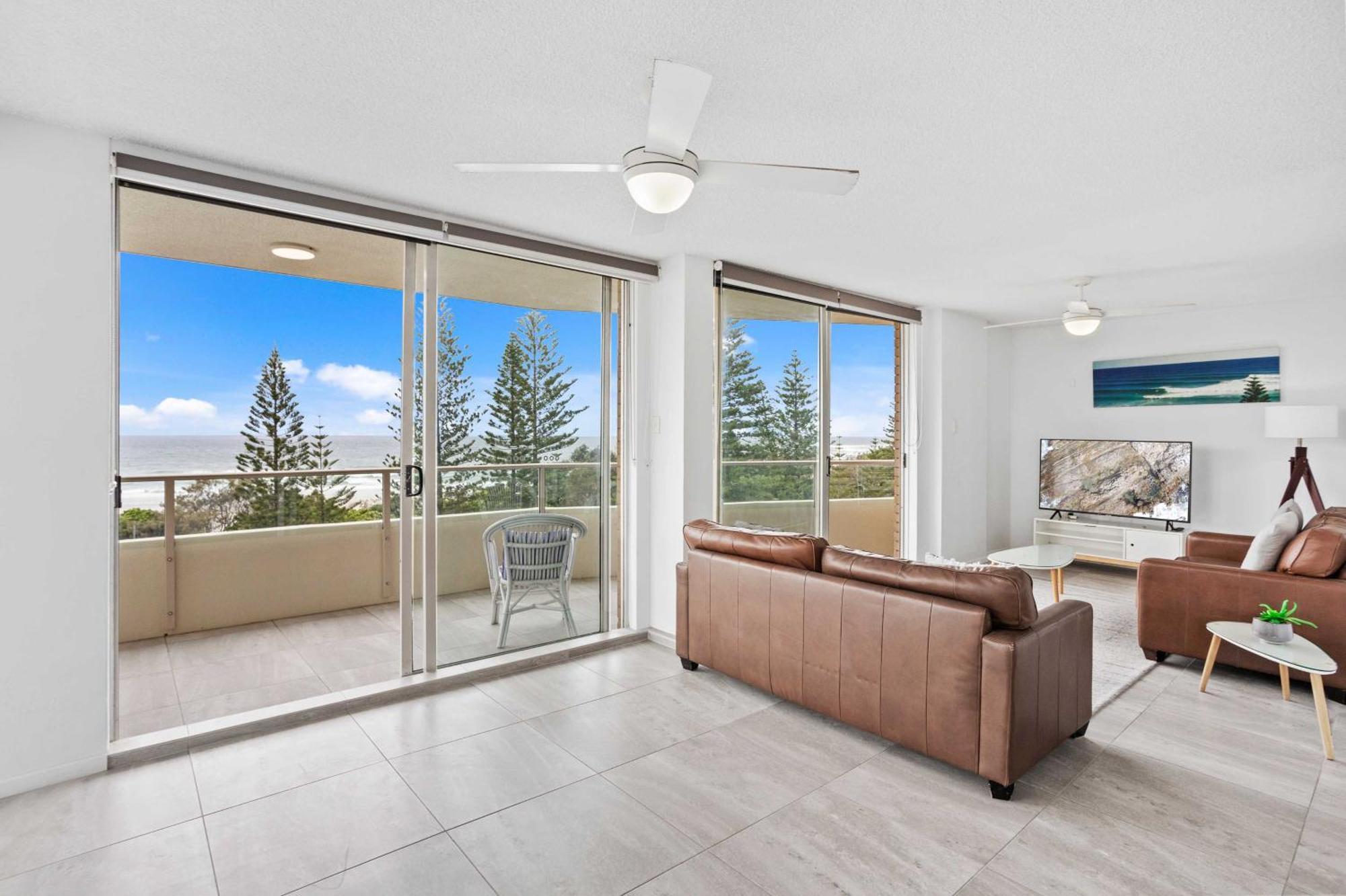 Iconic Burleigh Beachfront, 2 Bedroom * Gold Coast