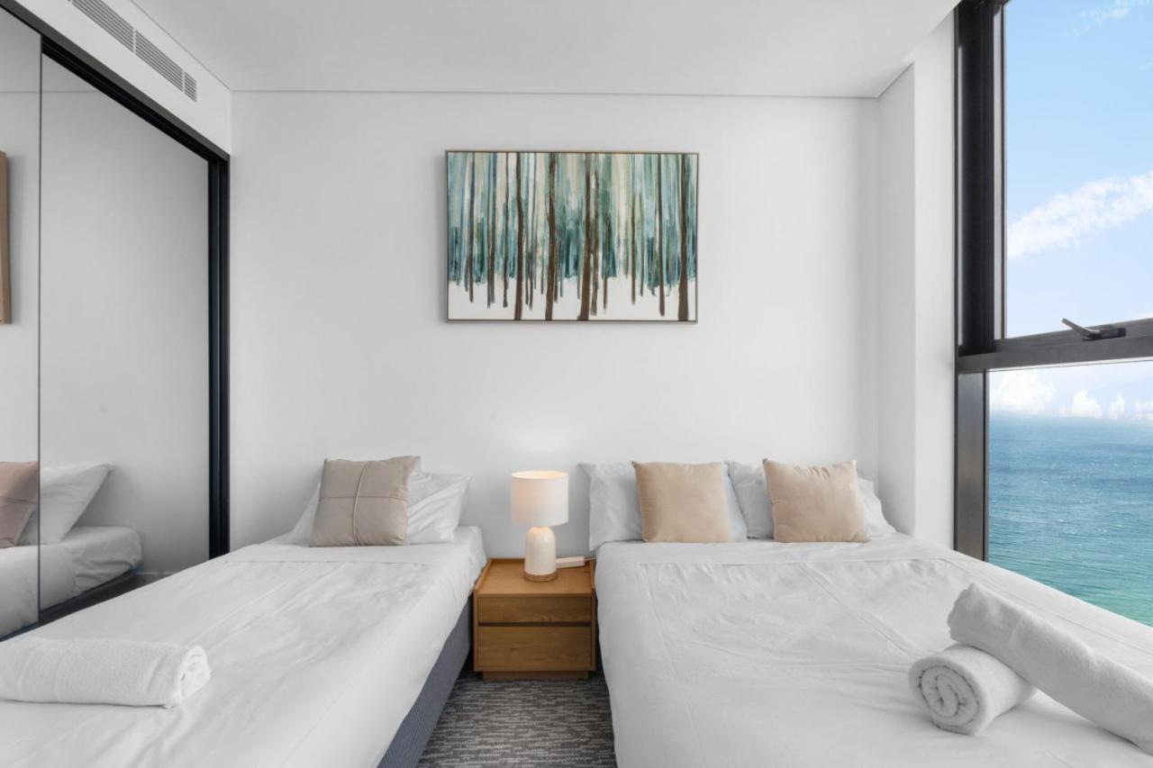 Apartment The Ocean - Beachfront 72f 3bedroom Skyhome Ocean Views With Parking & Facilities