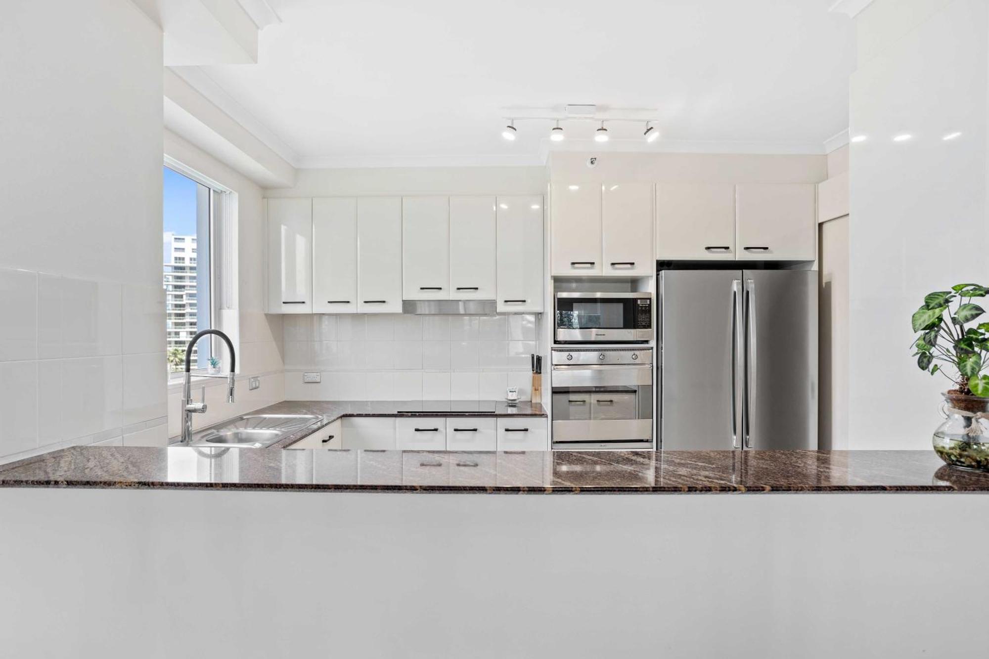 Apartment Oscar On Main 2b - Heart Of Main Ocean Views