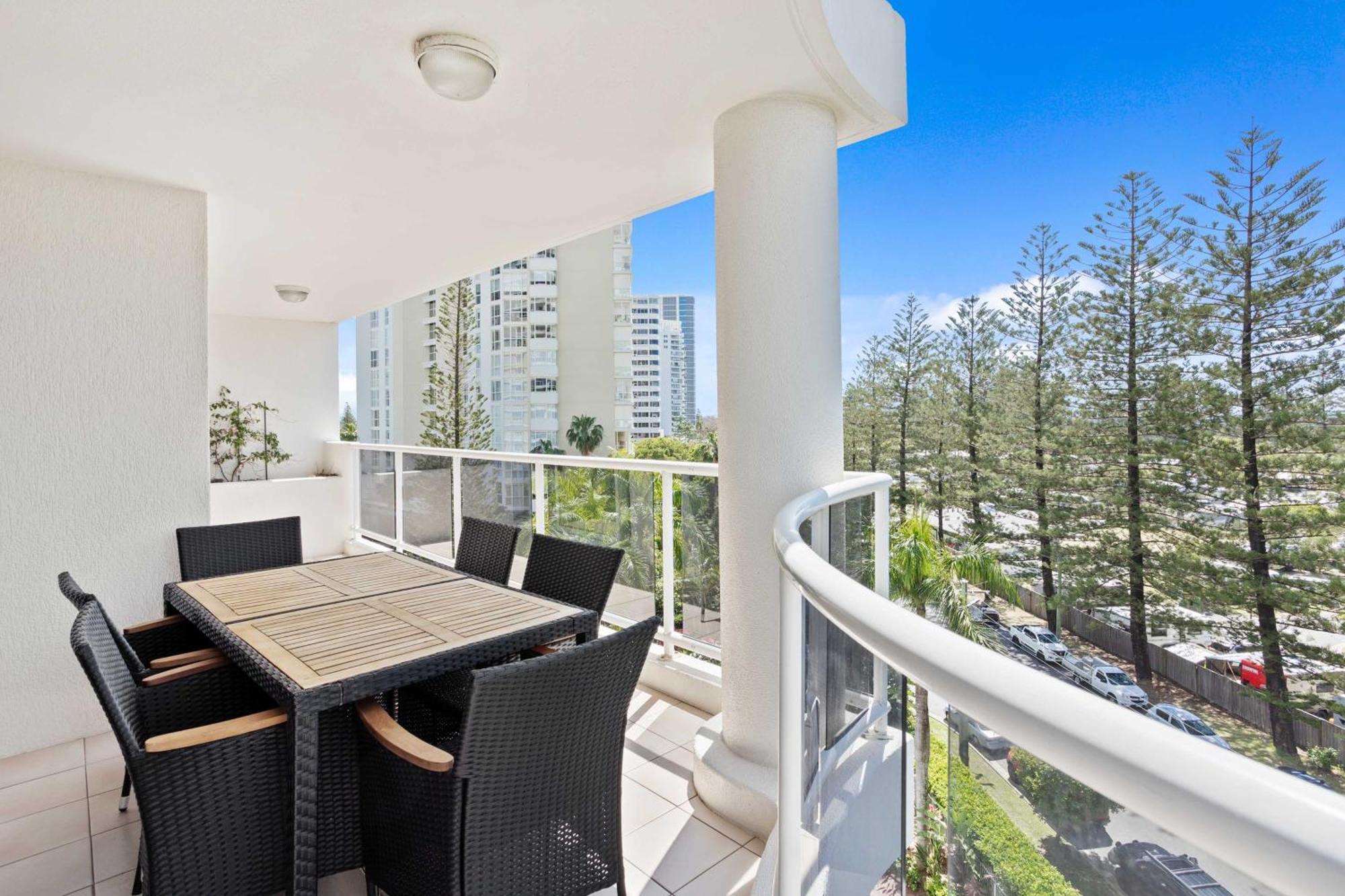 Apartment Oscar On Main 2b - Heart Of Main Ocean Views *