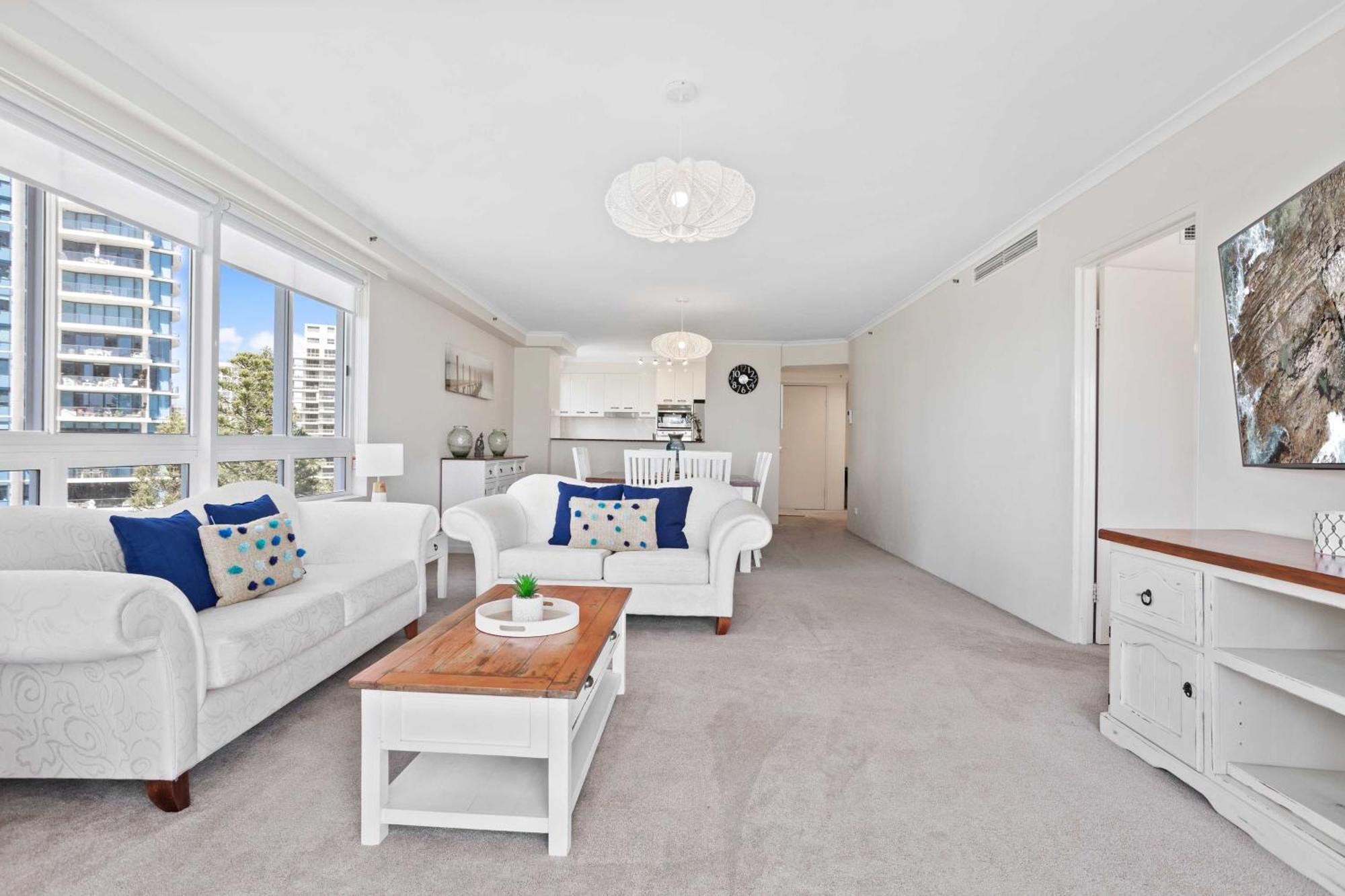 Apartment Oscar On Main 2b - Heart Of Main Ocean Views Gold Coast