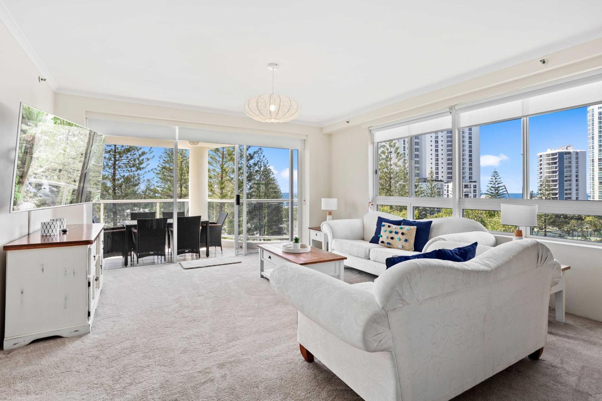 Oscar On Main 2b - Heart Of Main Ocean Views Apartment