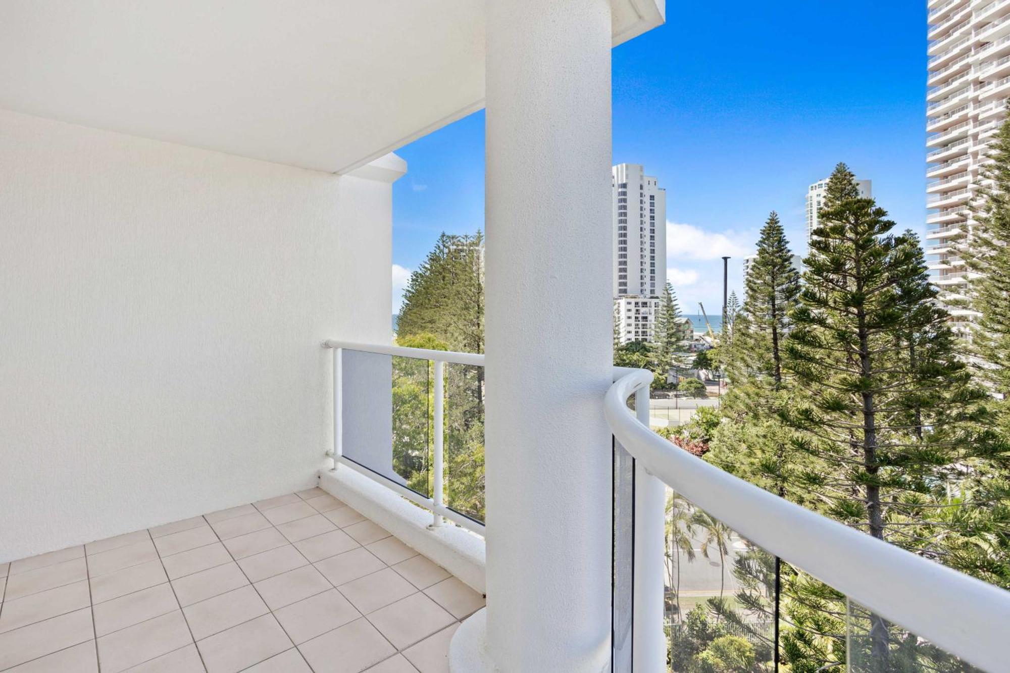 Apartment Oscar On Main 2b - Heart Of Main Ocean Views