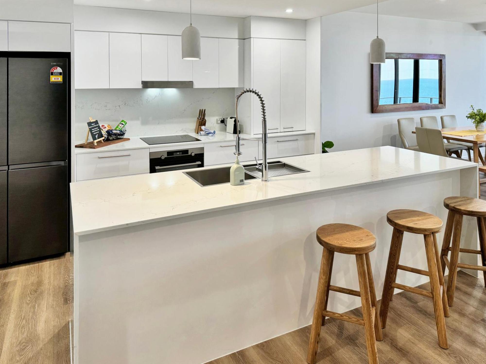 Ocean View Luxury 2 Level Penthouse 3br 30th Floor Apartment *