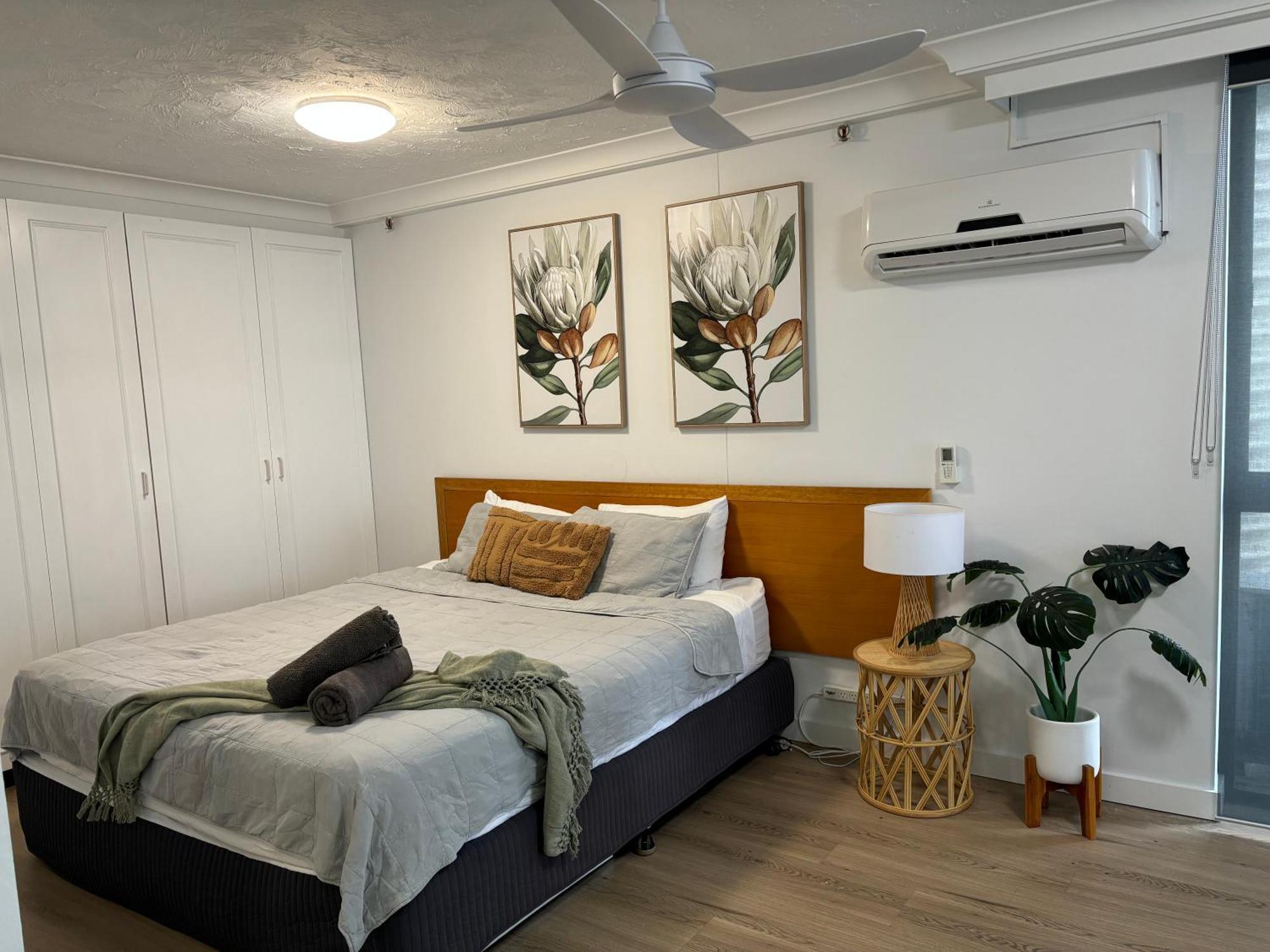 Unit 2 - Spectacular Sea Views In Surfers Paradise *