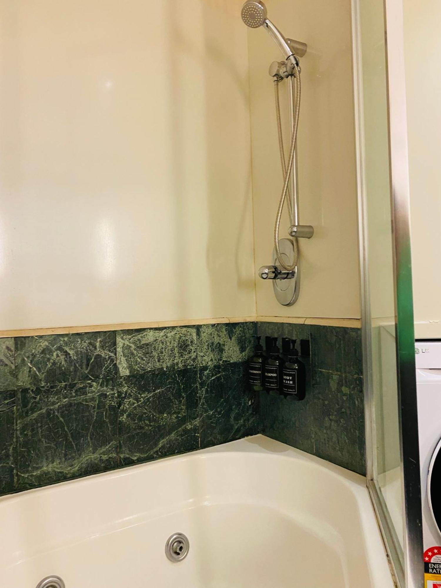 Ocean View Surfers Paradise - Free Parking Hotel 4*