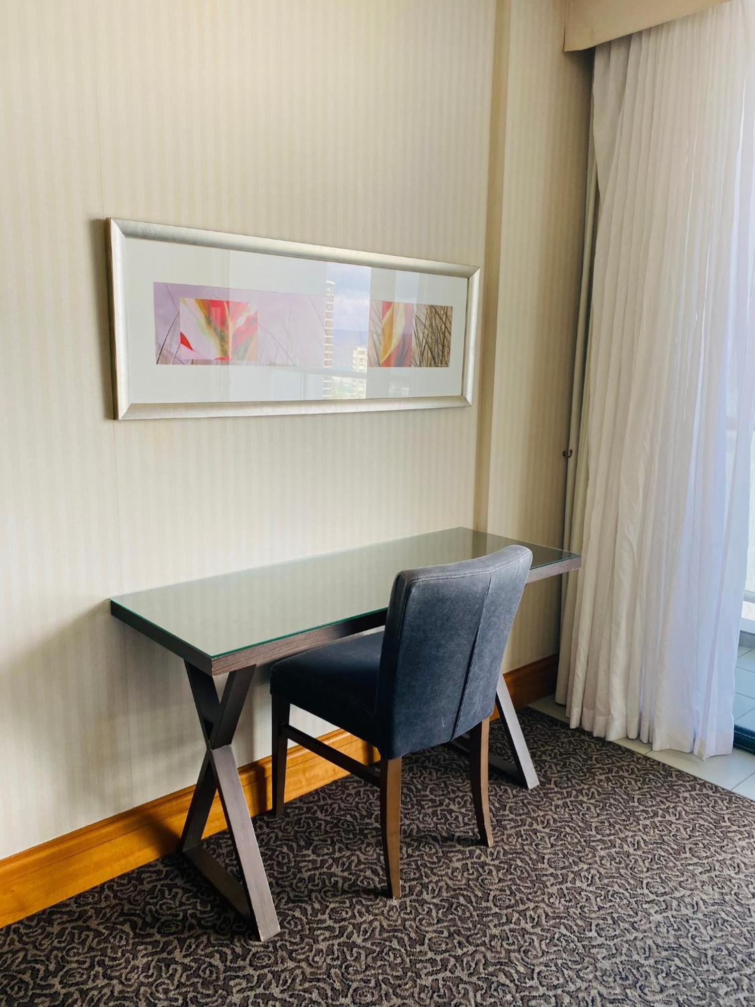 Ocean View Surfers Paradise - Free Parking Hotel