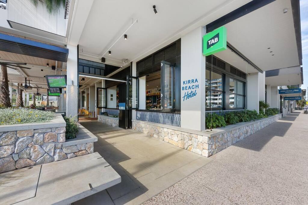 Luxurious 2br 2ba Oceanfront Kirra * Gold Coast