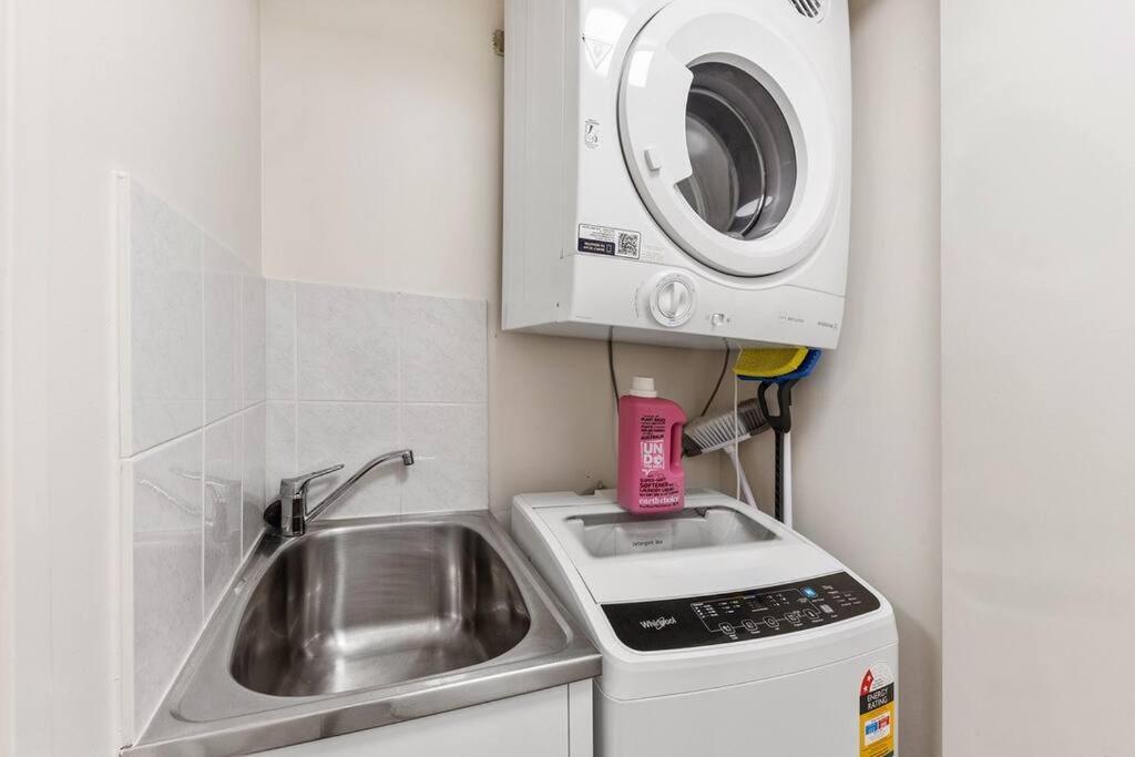 Apartment Broadbeach Beauty Walk To & Free Parking Gold Coast