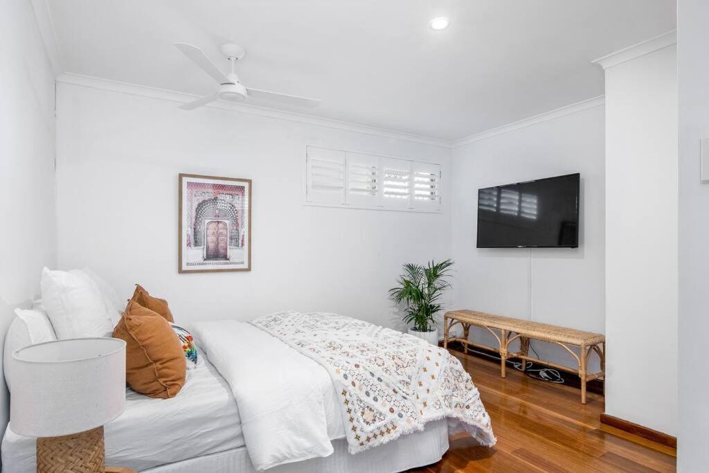 Burleigh Beachfront Beauty 2 Bed Parking Wifi Apartment Gold Coast