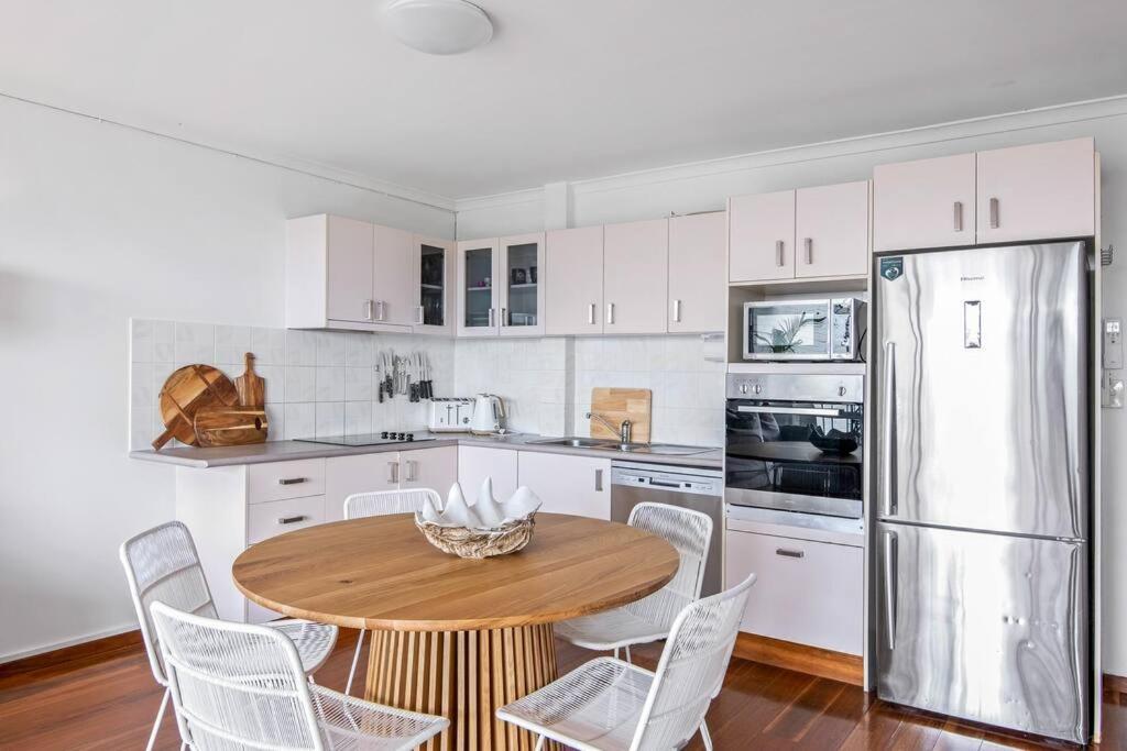 Burleigh Beachfront Beauty 2 Bed Parking Wifi *