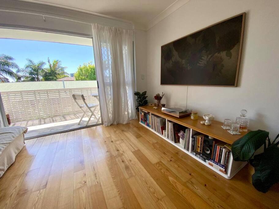 Sunny Beachside Escape 2br Walk To Palm Gold Coast