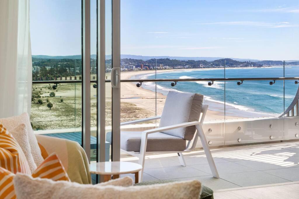 Luxurious 2br 2ba Oceanfront Kirra Apartment